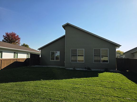 3rd image of 115 Stoneybrook Cir SW