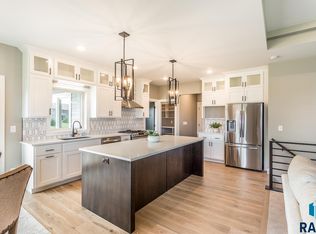 7309 E Dillon Creek Dr, Sioux Falls, SD 57110