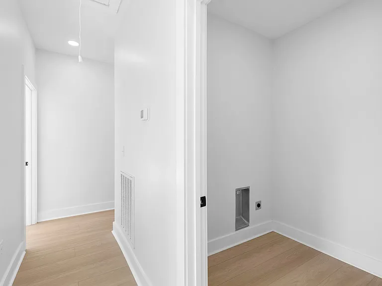 930 Glass St — Photo 21