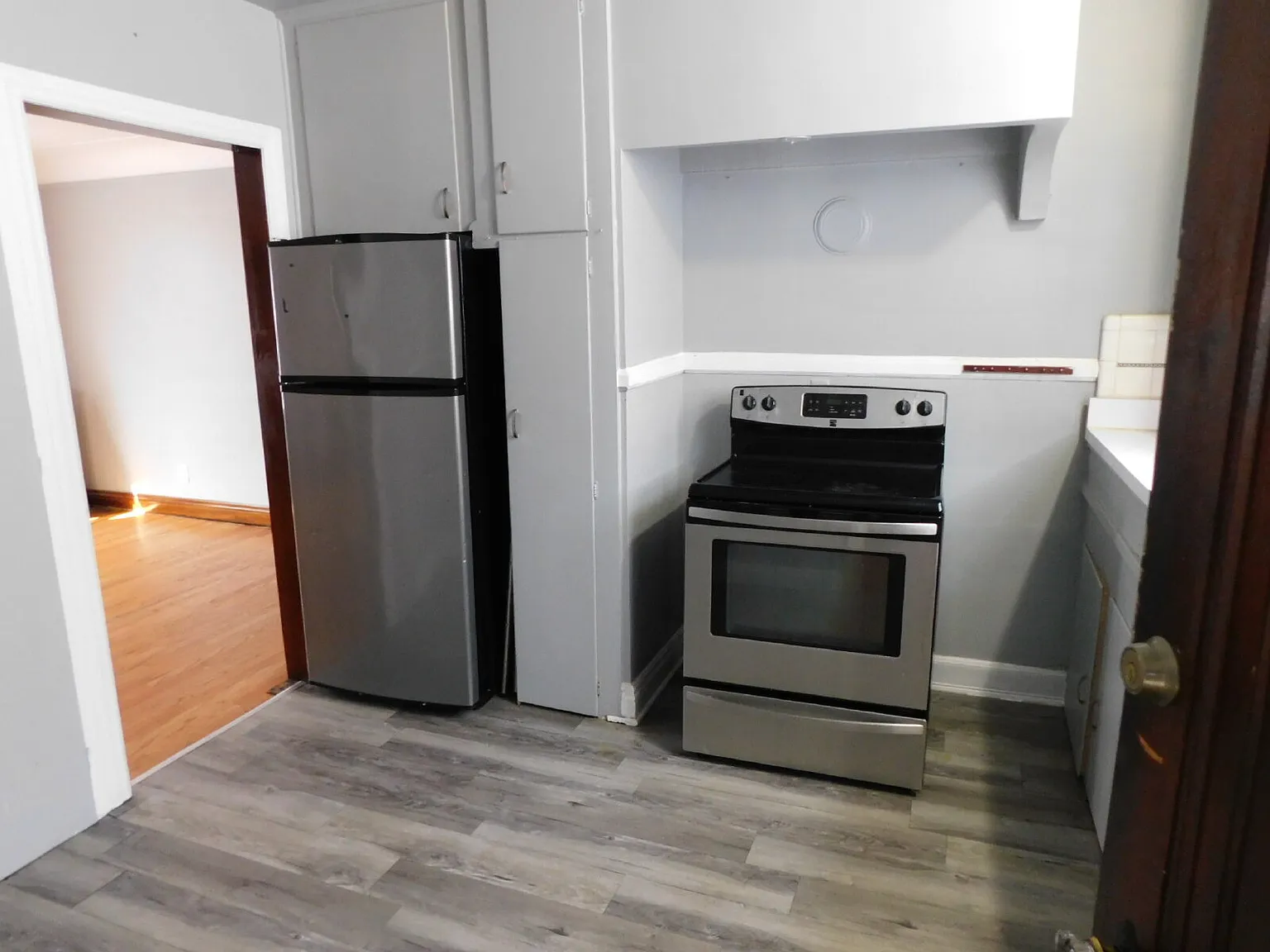 2 bed, 1.0 bath, 1100 sqft, $1,425 — Photo 3