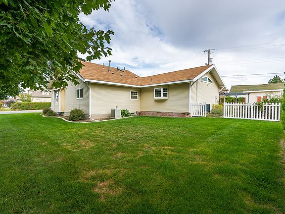 Back yard 6th street