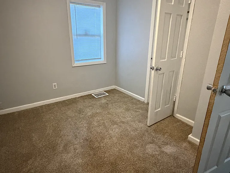 2213 E Adams St — Photo 9