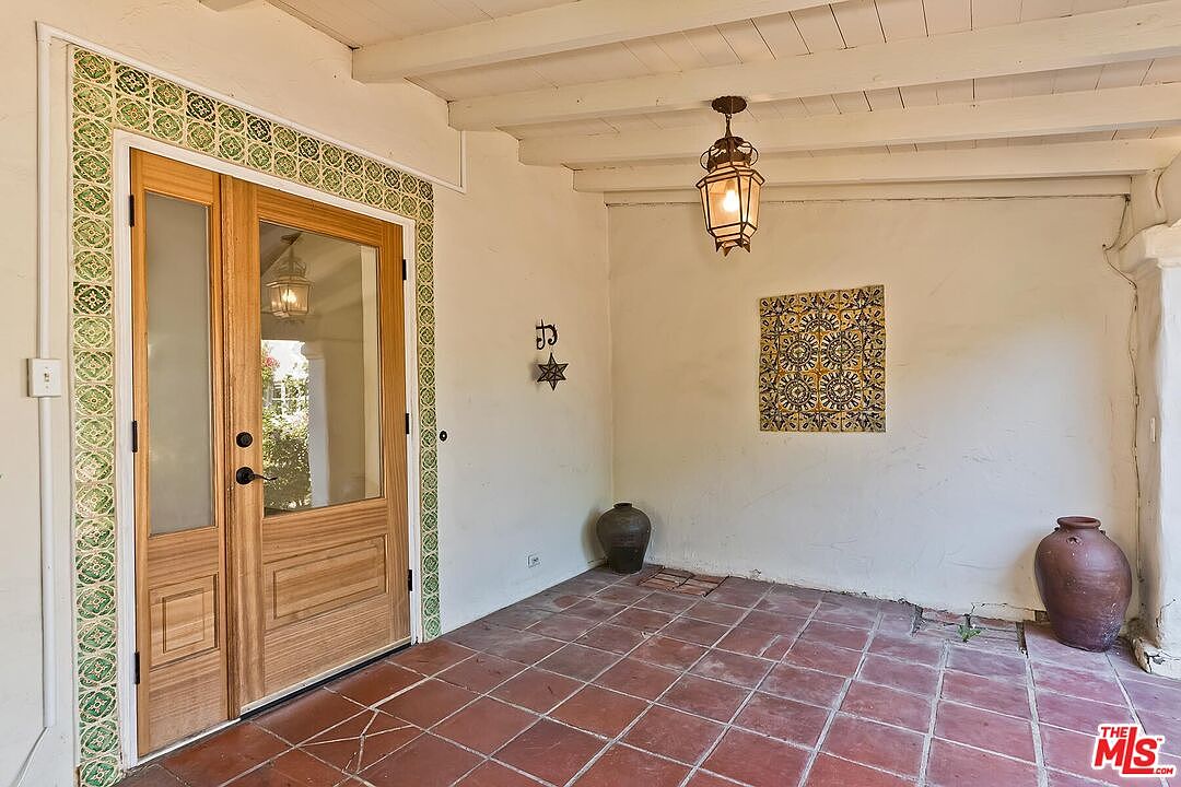 carousel photo #29 (MLS)