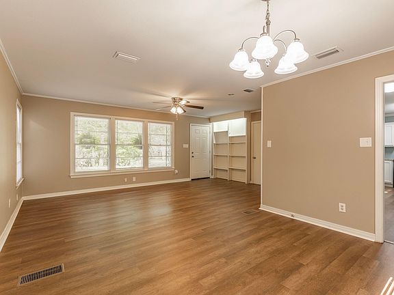 4th image of 1604 Valley Dr