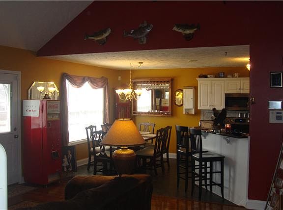 4th image of 4016 Challis Dr