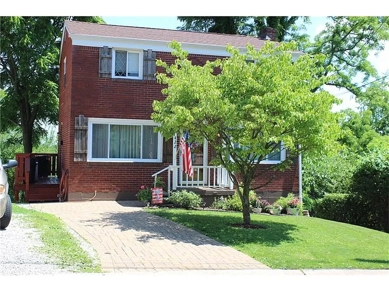 422 Dailey Rd photo 1