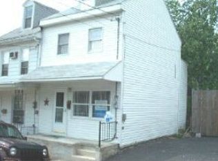 221 W Lloyd St, Shenandoah, PA 17976