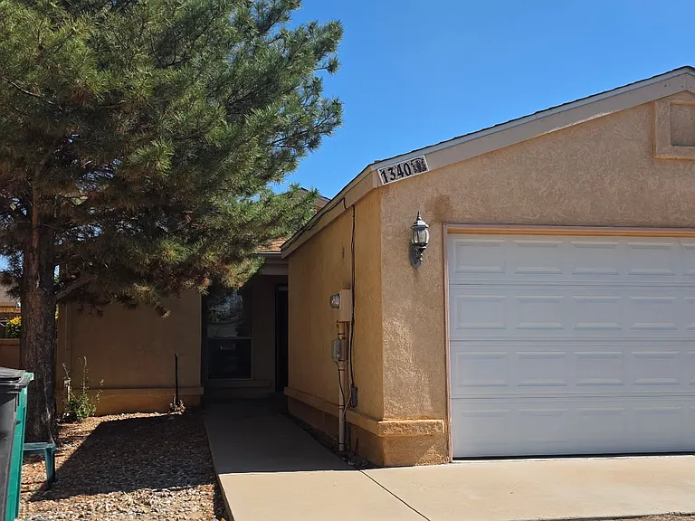 1340 Rebecca Rd NE — Photo 1