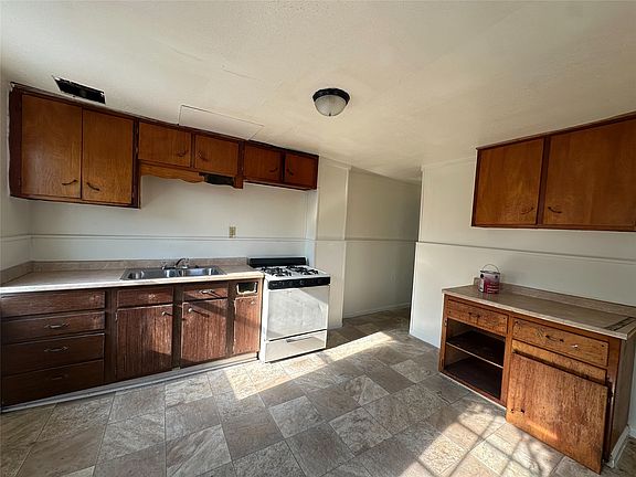 5th image of 717-717 1/2 W 18th St