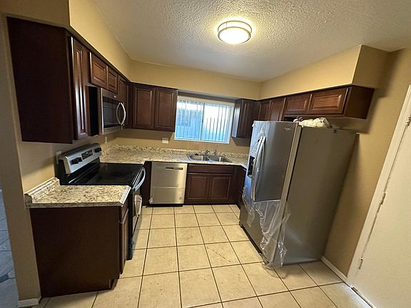 2nd image of 618 E Marilyn Ave APT 4