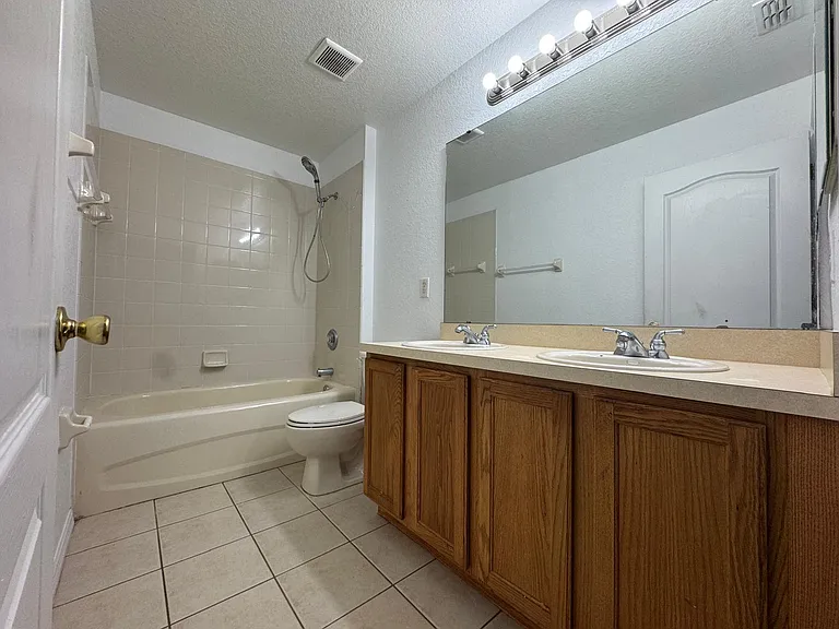 1536 N Hampton Dr — Photo 17