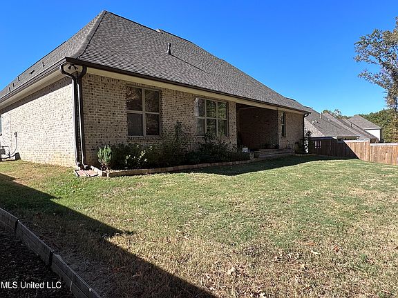 5th image of 185 Stone Creek Dr