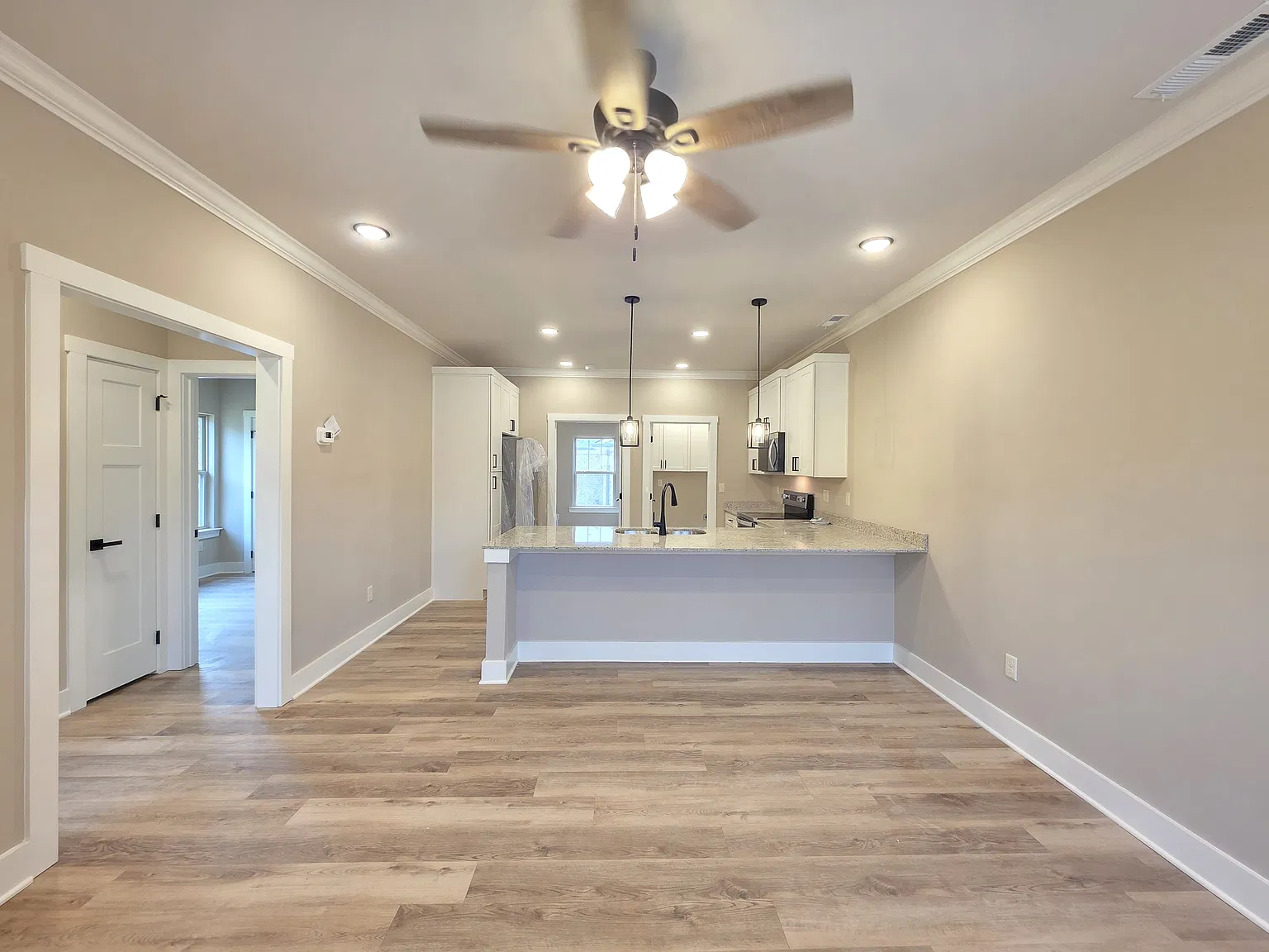 3 bed, 973 sqft, $1,850 — Photo 3