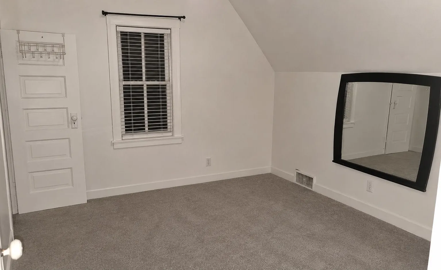 2 bed, 800 sqft, $895 — Photo 1