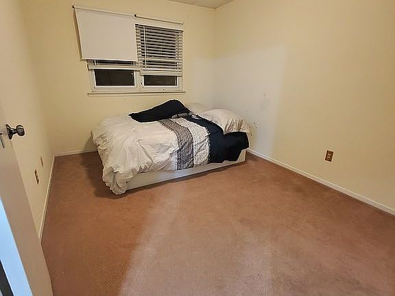 4th image of 10 Eastern Dr