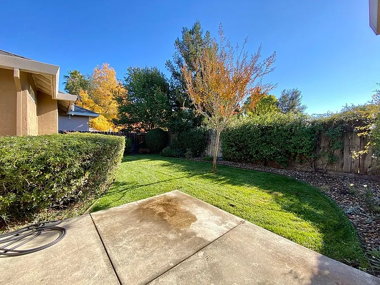 Devonshire Drive, 2141-2143 — Photo 18