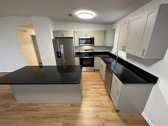 5th image of 8115 El Portal Dr