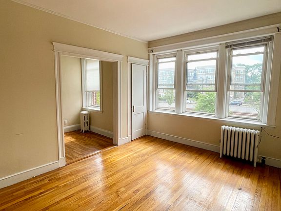 3rd image of 1637 Commonwealth Ave