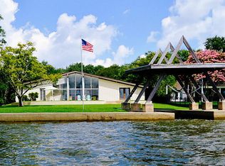 902 Shorewood Dr, Seabrook, TX 77586