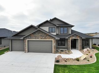 1305 Community Loop, Bismarck, ND 58503