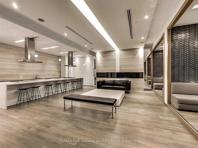1030 King St W #325 — Photo 17