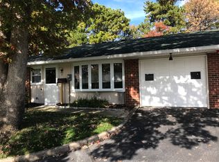 145 Eastbourne Ct UNIT B, Ridge, NY 11961