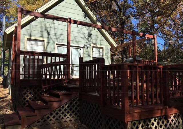 1st image of 220 Oak Hills Dr