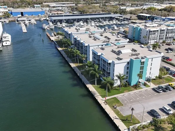 4900 38th Way S APT 301, Saint Petersburg, FL 33711