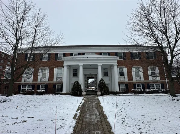 19801 Van Aken Blvd #A2, Beachwood, OH 44122