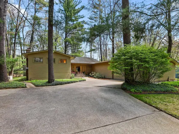 5806 Woodbridge Ln, Midland, MI 48640