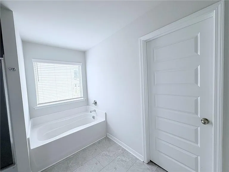 409 McGinnis Cir — Photo 32