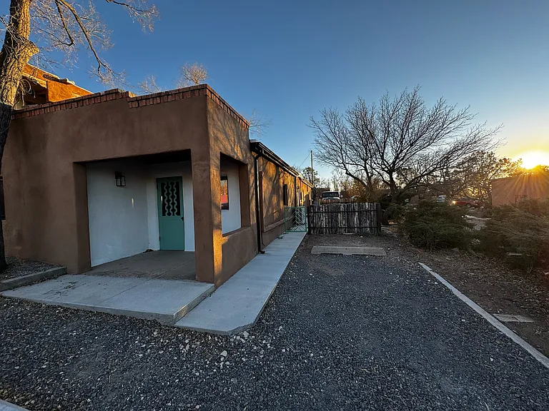 303 Artist Rd — Photo 2