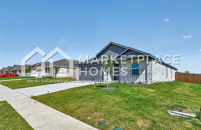 4 bed, 2.0 bath, 1736 sqft, $1,999 — Photo 3