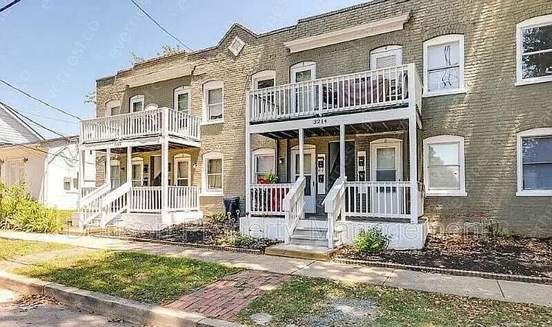1st image of 3220 O St APT 4