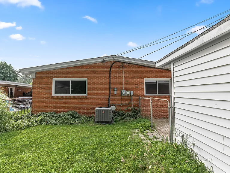 1333 Moulin Ave — Photo 17
