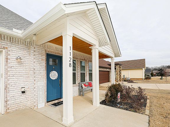 4th image of 1128 Essex Dr