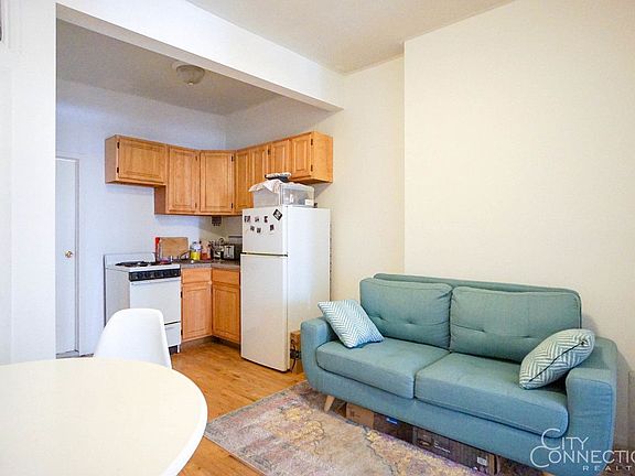 4th image of 337 E 6th St APT 2