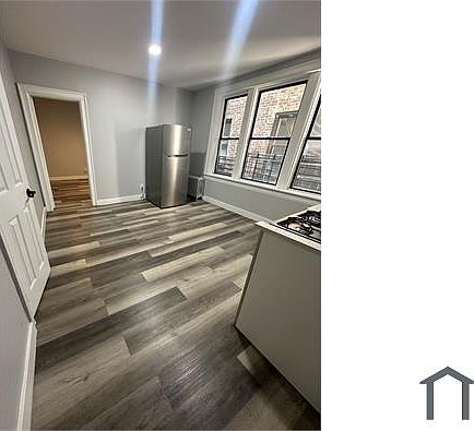 5th image of 122 Corbin Ave #201
