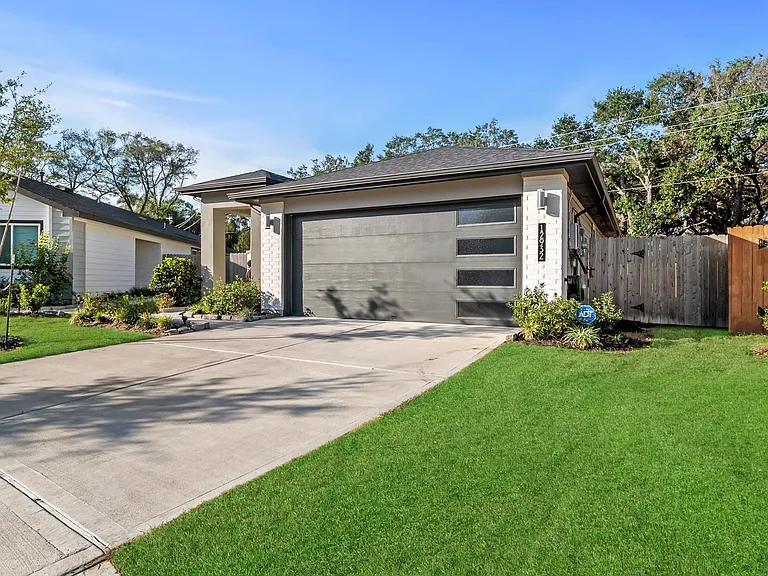 12932 Wempe Way — Photo 3