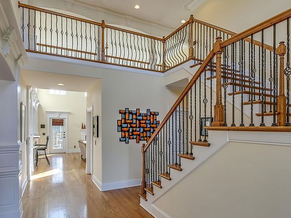 4th image of 120 Stonewood Ct