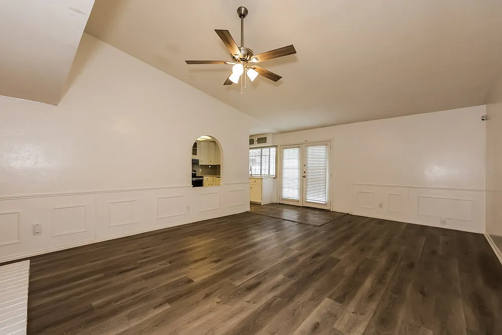 3 bed, 2.0 bath, 1445 sqft, $2,095 — Photo 3