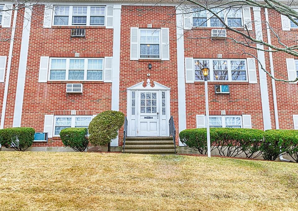 1st image of 2 Nixon Ln APT 4