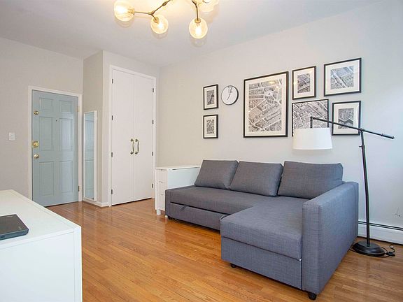 4th image of 271 York St APT 8