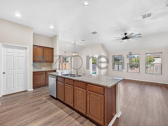 3rd image of 740 W Bend Blvd