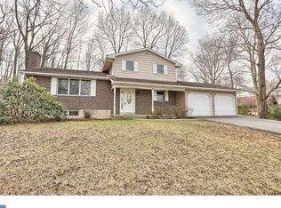 422 Hillside Dr, Fleetwood, PA 19522