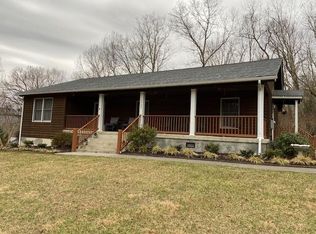 1408 Peach Dr, Covington, VA 24426