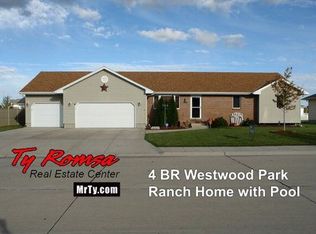 711 Redwood Rd, Grand Island, NE 68803