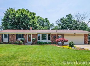 242 Sunnyview Dr SW, Grandville, MI 49418
