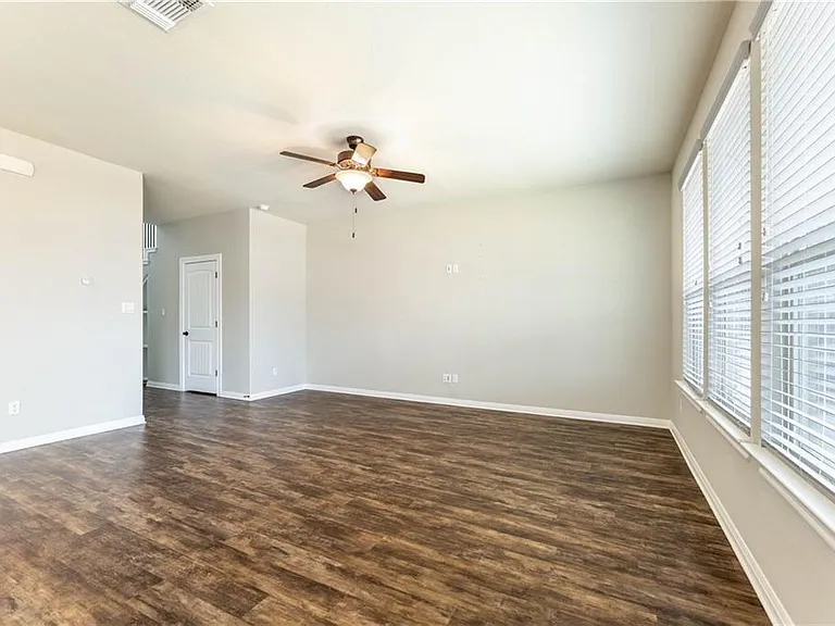 5413 Traviston Dr — Photo 5