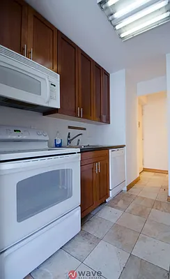 Rented by Wave Real Estate Group | media 19